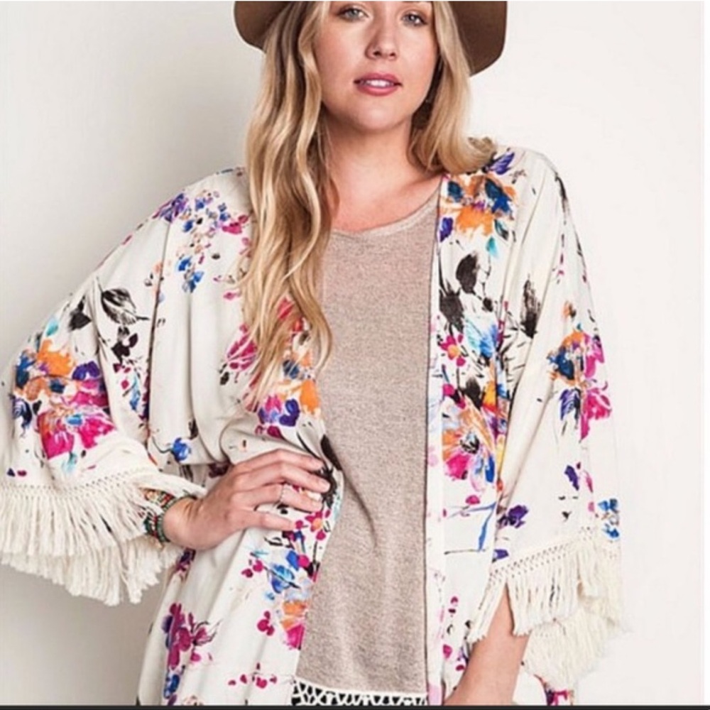 Umgee Boho Floral Print Fringe Kimono. Size‎ L
